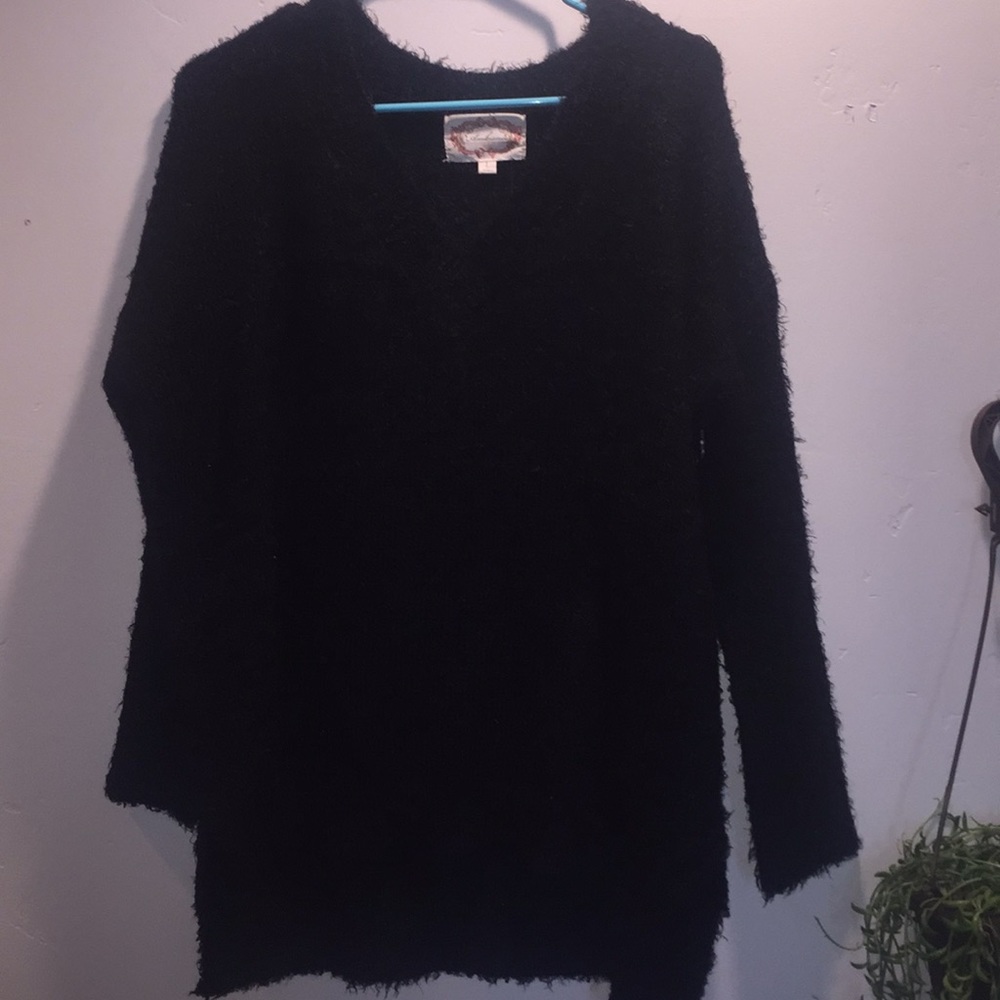 NEW WITH TAGS black vneck fuzzy sweater